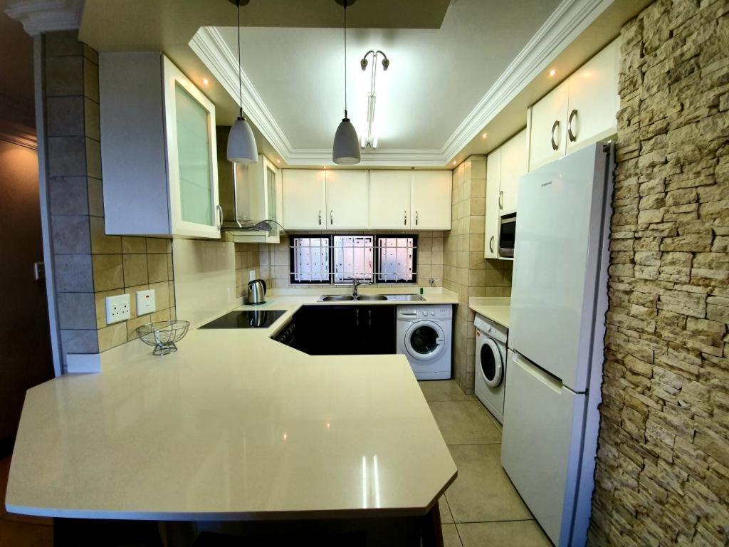 37 The Shades Durban Exterior foto